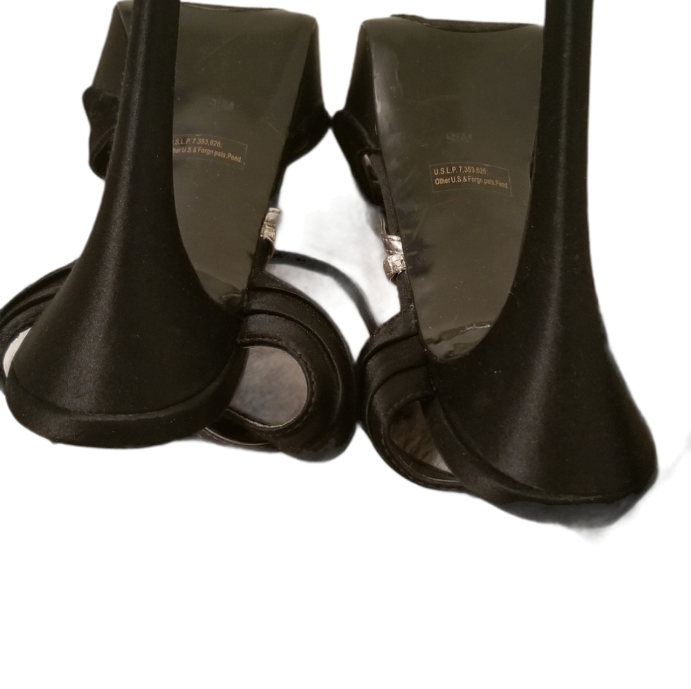 SOLD! GUESS Peep Toe Silver Blk stilletto 9 1/2 - Picture 5 of 7